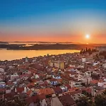 Awesome Apartment In Pirovac *