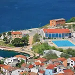 Awesome Apartment In Pirovac Apartment
