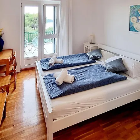 Apartment Awesome In Pirovac